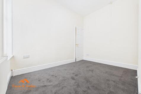 CAM03956G0-PR0118-STILL004.jpg