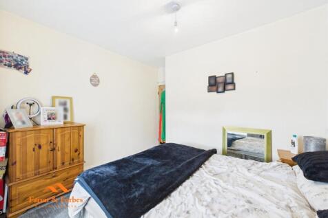 CAM03956G0-PR0126-STILL004.jpg