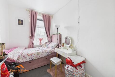 CAM03956G0-PR0130-STILL014.jpg