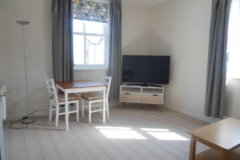 Living Room/Dinin...