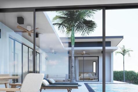 Dining room to pool 