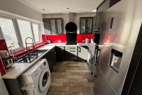 Kitchen 2.jpg