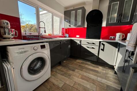 Kitchen 1.jpg