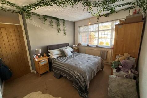 Bedroom 1 -1.jpg