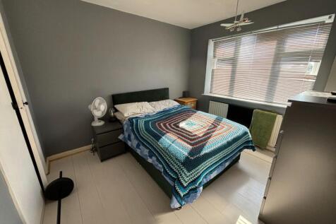Bedroom 2 (2).jpg