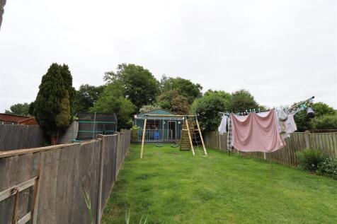 Garden / Outhouse