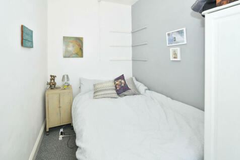Gro A bedroom.jpeg