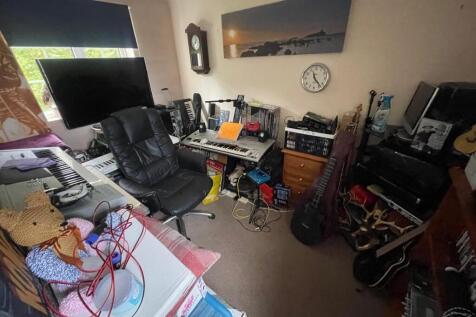 WhatsApp Image 2025-10-17 at 10.04.21.jpeg