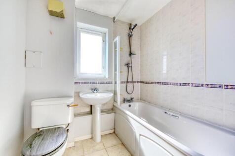 51_jemmett_close_ibathroom edited.jpg
