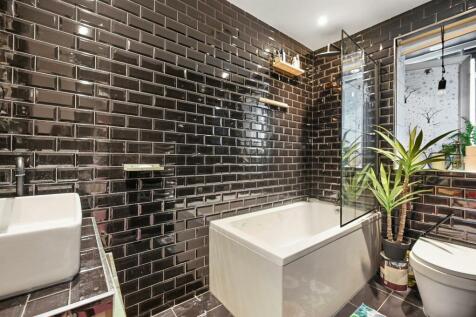 BCBW - 97 St Ervans Road - Bathroom (4).jpg