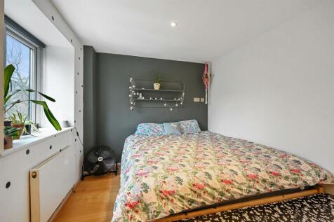 BCBW - 97 St Ervans Road - Bedroom 1 A (4).jpg