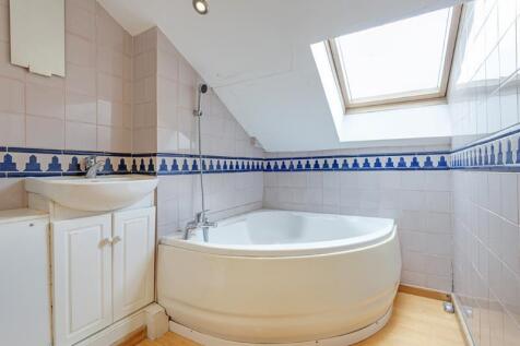 Sutherland 2nd Bathroom (2).jpg