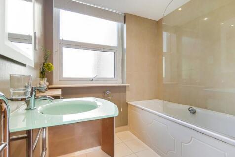 10_Bathroom-0-850x570 (1).jpg