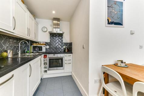 4, 62 Sutherland Avenue-16.jpg