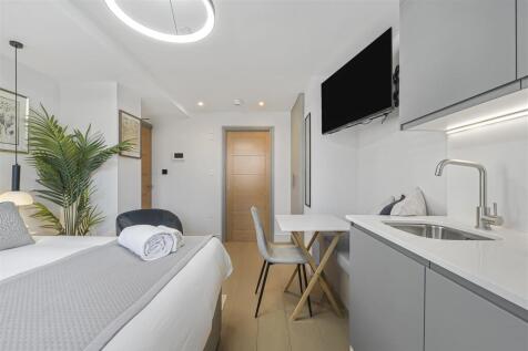 One Stay - Studio 5, 9 &amp;13 - Bedroom - Image 2 (1)