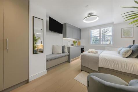 One Stay - Studio 5, 9 &amp;13 - Bedroom - Image 8.jpg
