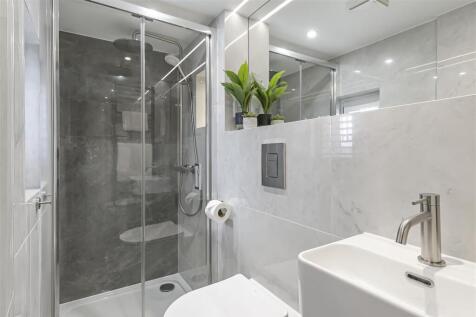 One Stay - Studio 1 - Bathroom Image 1.jpg