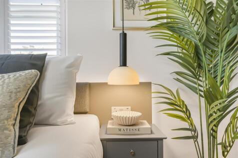 One Stay - Studio 5, 9 &amp;13 - Bedroom - Image 4 (1)