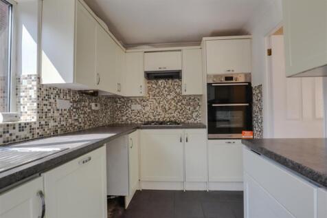 Kitchen 2.jpeg