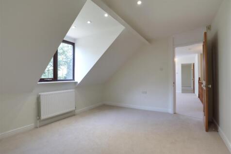 Upstairs Bedroom 2.jpeg