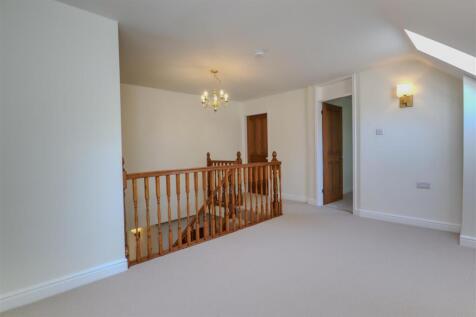 Upstairs Landing 2.jpeg