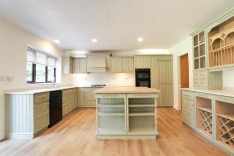Kitchen 2.jpeg