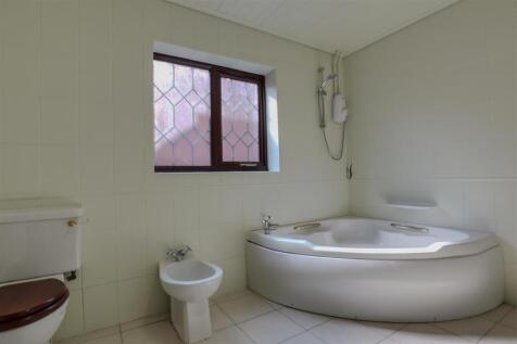 Family Bathroom .jpeg