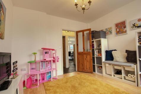Front Room 1.jpeg