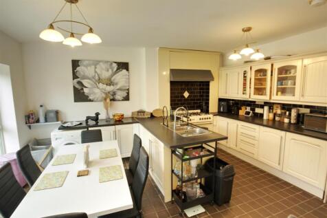 Kitchen 2.jpeg
