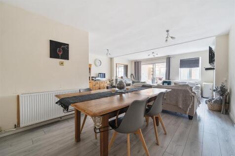 For Sale by Aspire Residential | Ashacre Lane