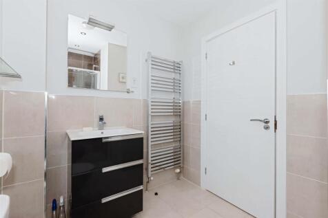 For Sale by Aspire Residential | Weald Place