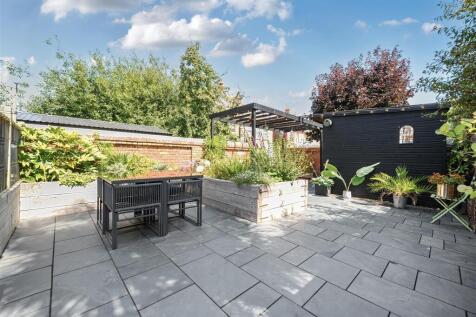 For Sale by Aspire Residential | Broadwater Road