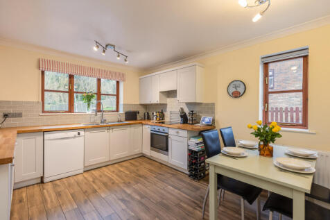 Rectory Close 5 Kitchen-1