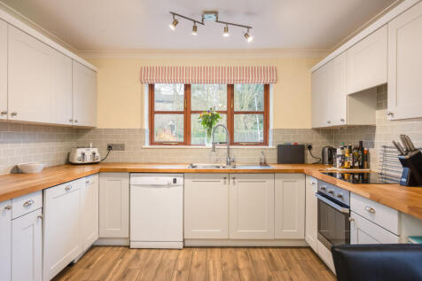 Rectory Close 5 Kitchen-2