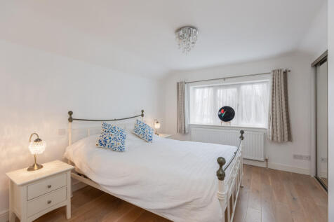 East View Bedroom 1-1
