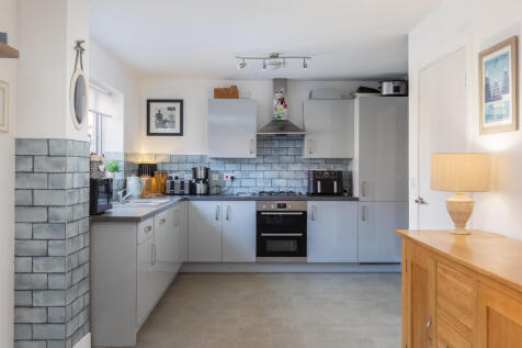 Holly Drive 12 Kitchen-1