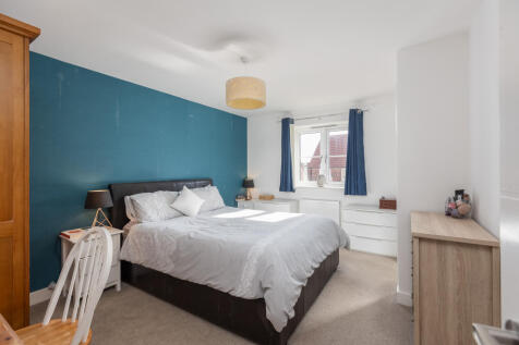 Holly Drive 12 Bedroom 1-1