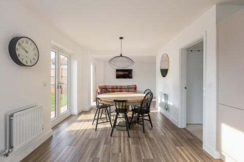 Laurel Court 25 Kitchen Dining Family Room-7