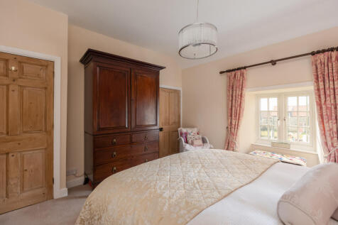 Rose Cottage Bedroom 1-2
