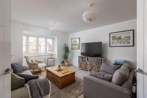 Hornbeam Road 7 Lounge-1