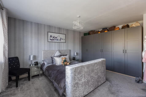 Cherry Tree House Bedroom 1-2
