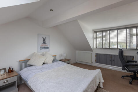 Cherry Tree House Bedroom 3-1