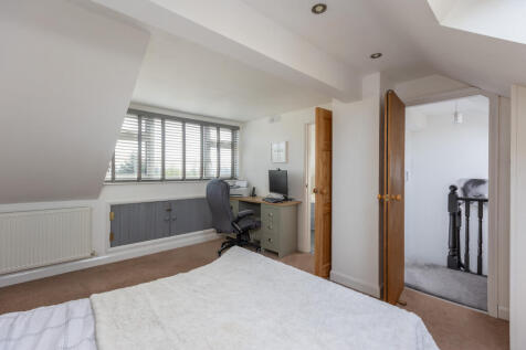 Cherry Tree House Bedroom 3-2