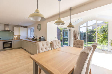 Greengage Close 8 Kitchen Breakfast Family Room-2