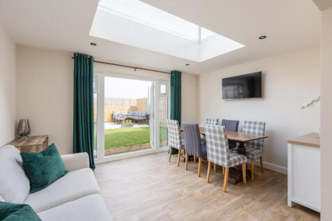Rye Close 23 Kitchen Dining Room-1