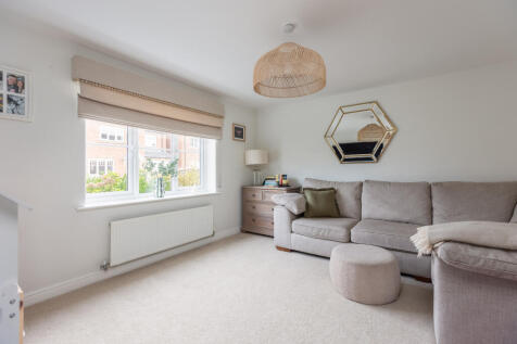 Westfield Avenue 18 Lounge-1