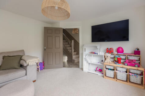 Westfield Avenue 18 Lounge-2