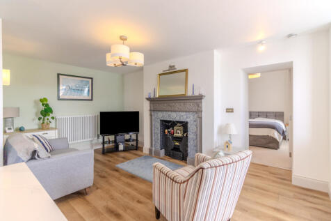 A4, Leat House (1 of 11)