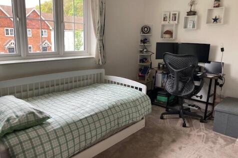 Bedroom 1 (2)