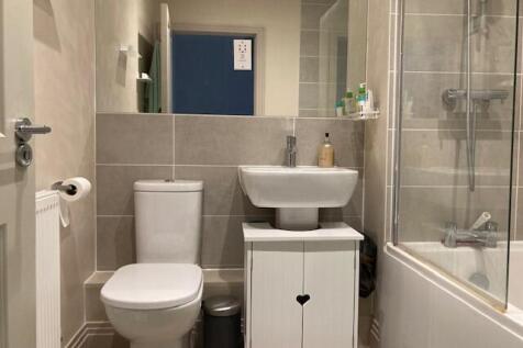 Main Bathroom 2